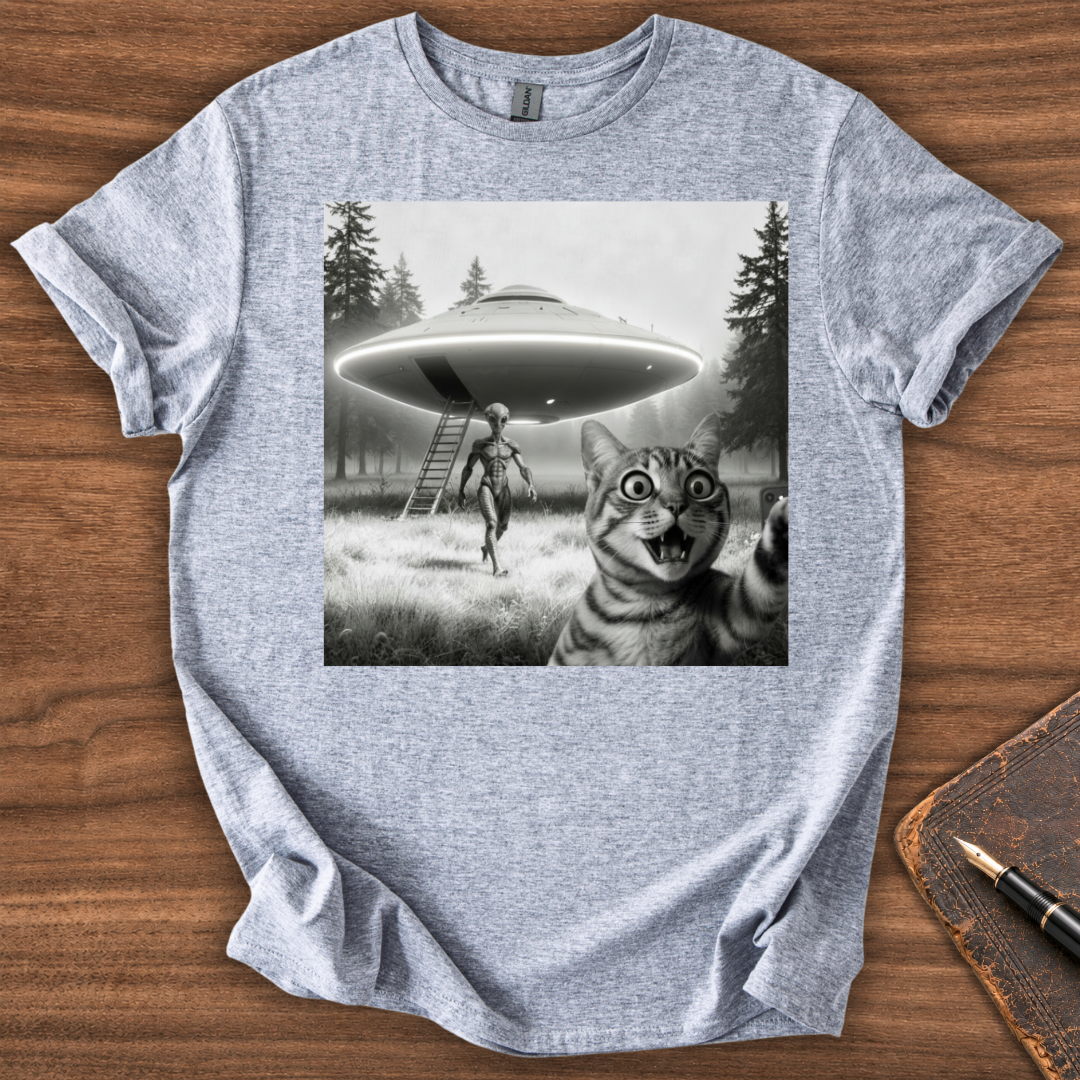 Alien and the Cat T-Shirt - Image 4