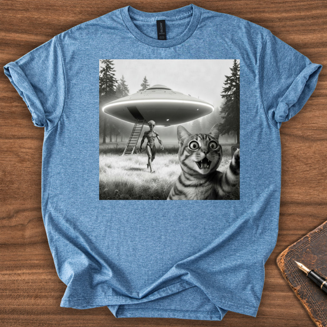 Alien and the Cat T-Shirt - Image 5