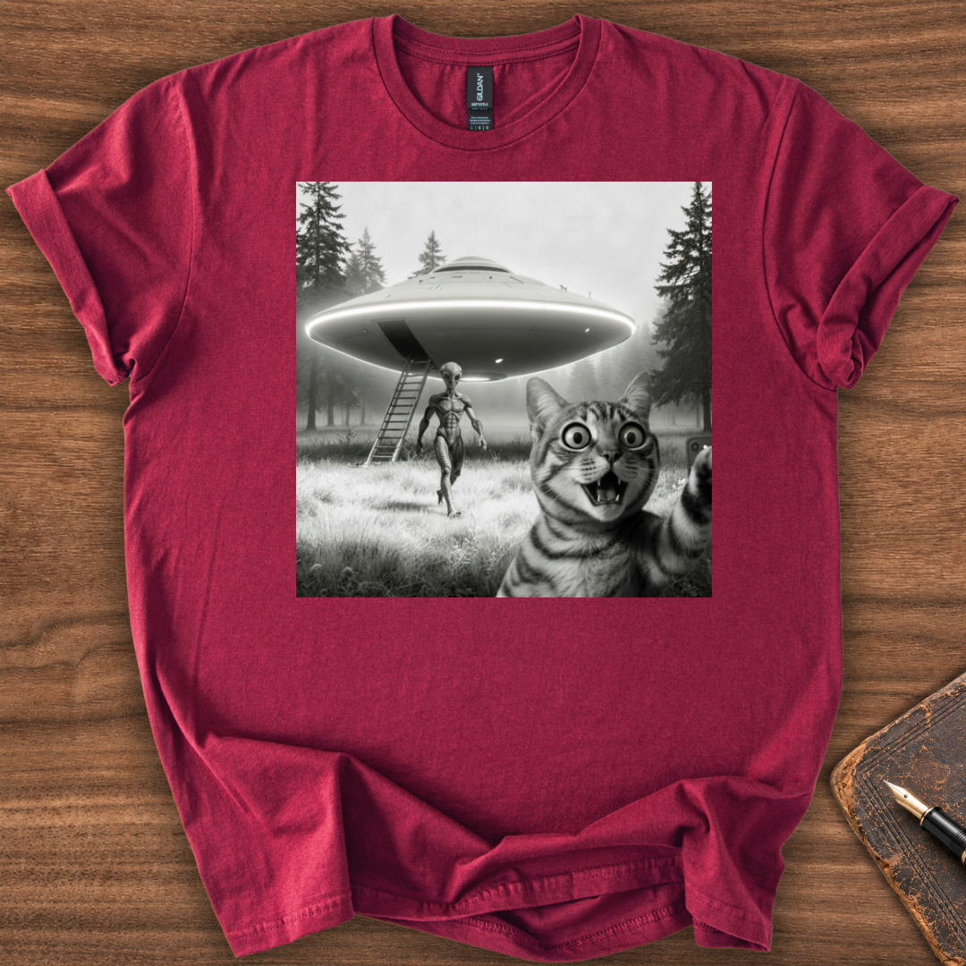 Alien and the Cat T-Shirt - Image 7