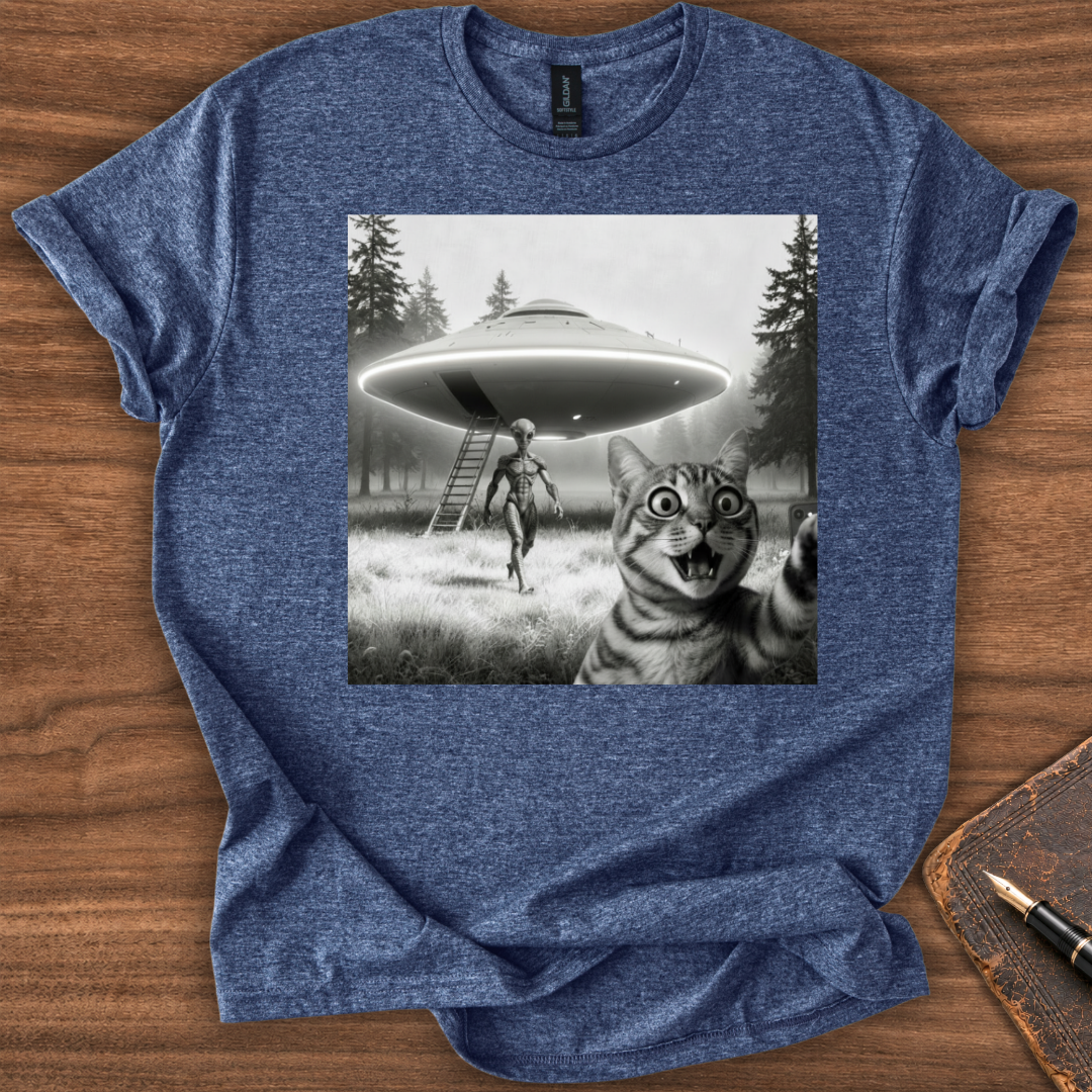 Alien and the Cat T-Shirt - Image 6